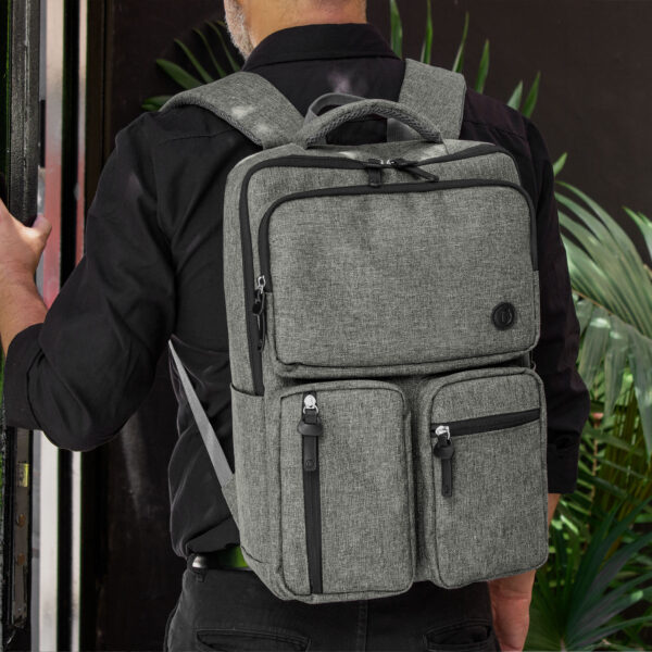 alt_promocional_publicitario_mochila_GATO_G325_negro-gris-contexto-2 Mochila "URBAN 6"
