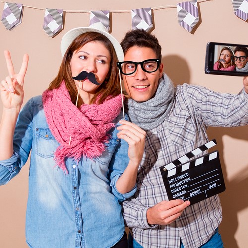 10332.jpg Set Selfie Carrey