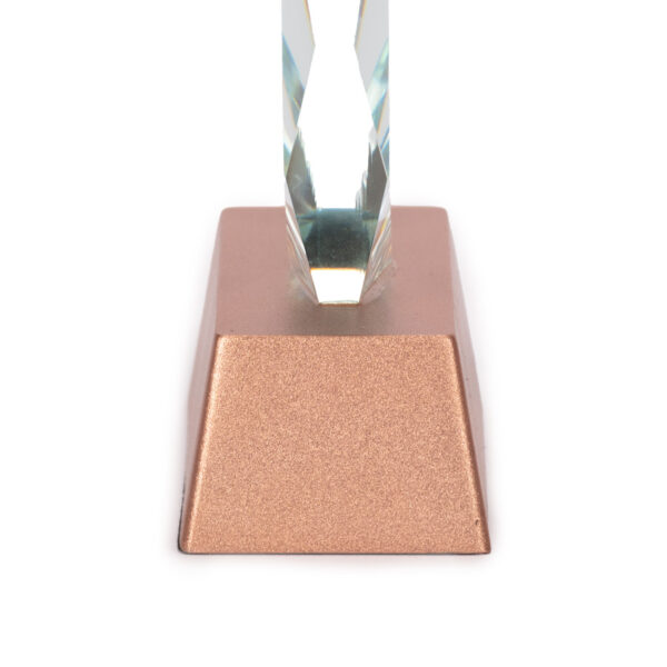 Trofeo Galvano de Cristal "RUNE" con base encobrizada.